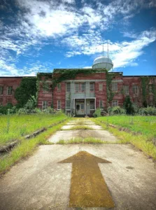 lunatic_asylum_arrow